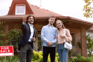 First-Time Homebuyer? Top Tips for Securing Your First Mortgage couple buying there first home