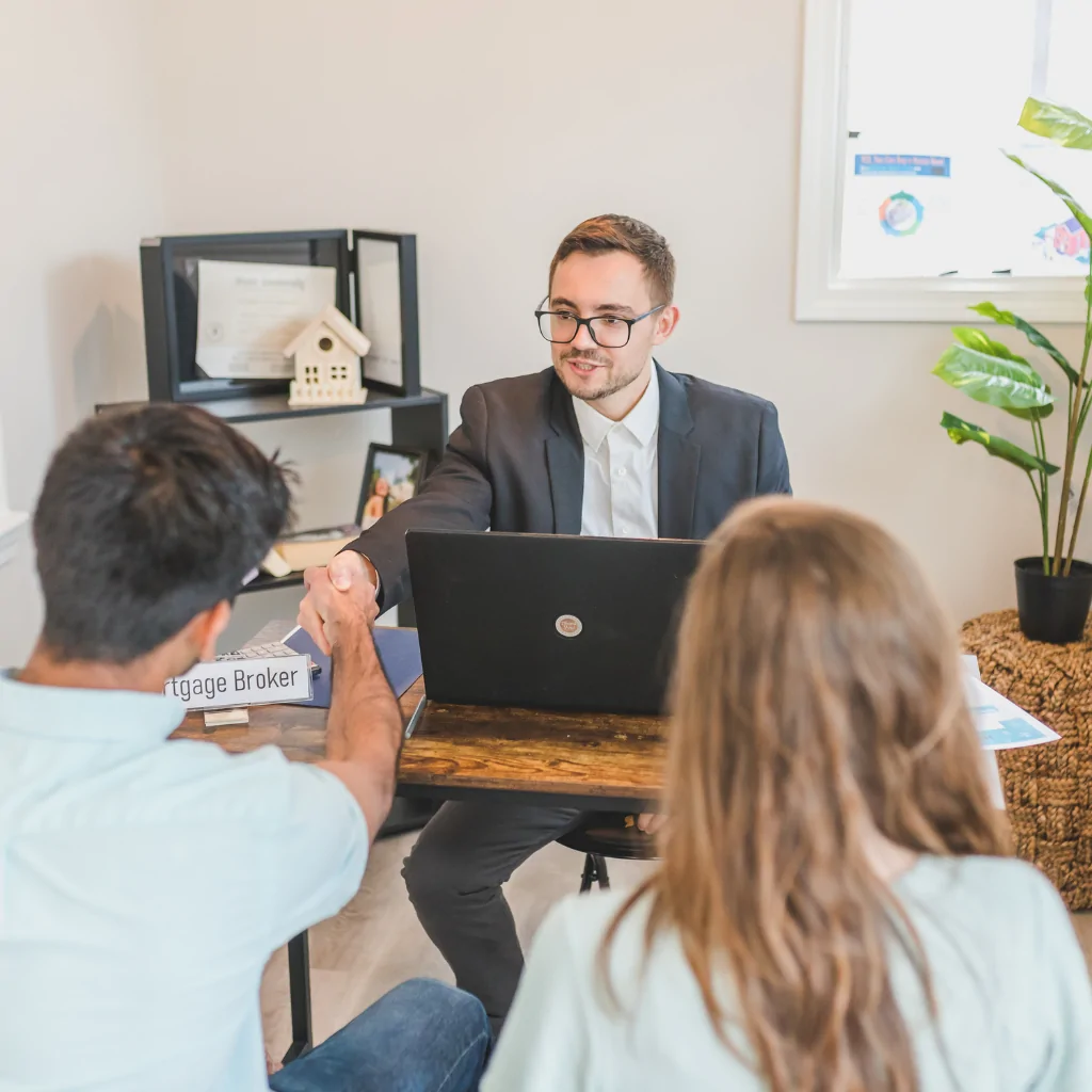 What Does a Mortgage Broker Do When You Need a Mortgage? What Does a Mortgage Broker Do When You Need a Mortgage?